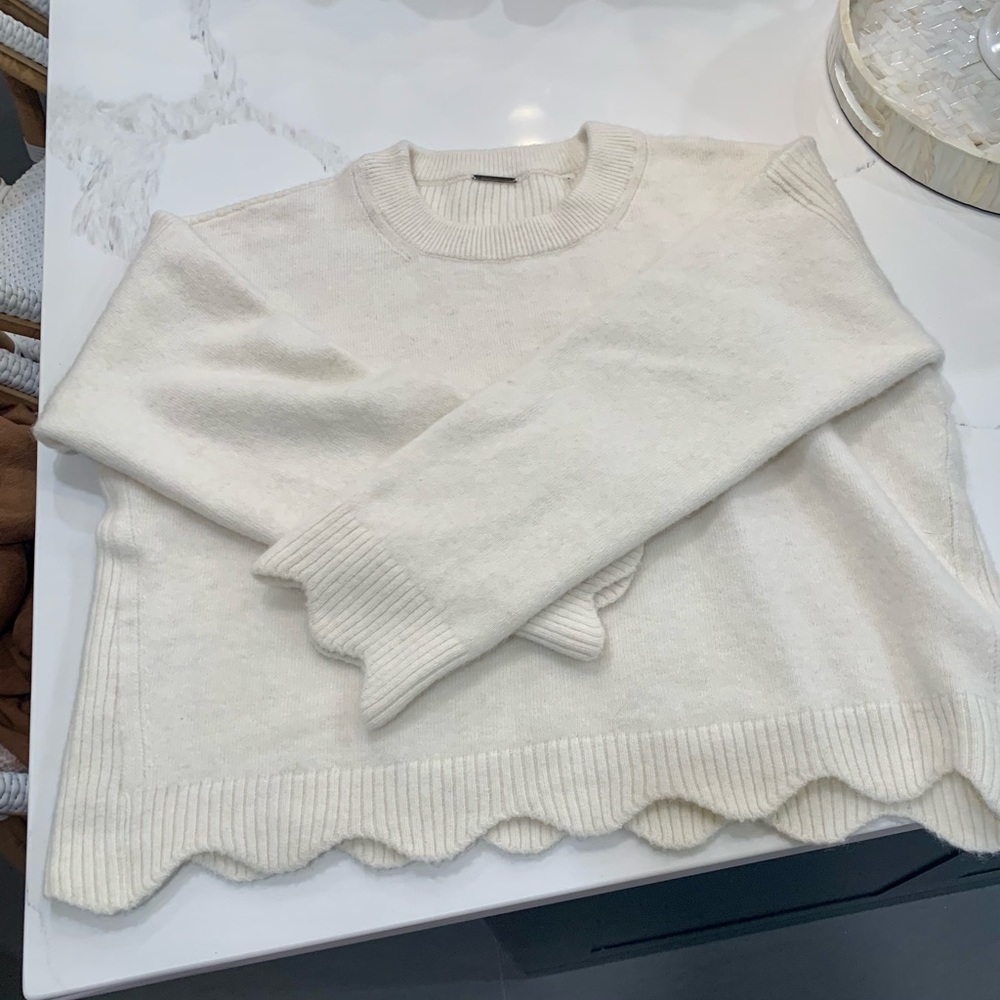 Elise Tahari Alpaca sweater.  Size L.